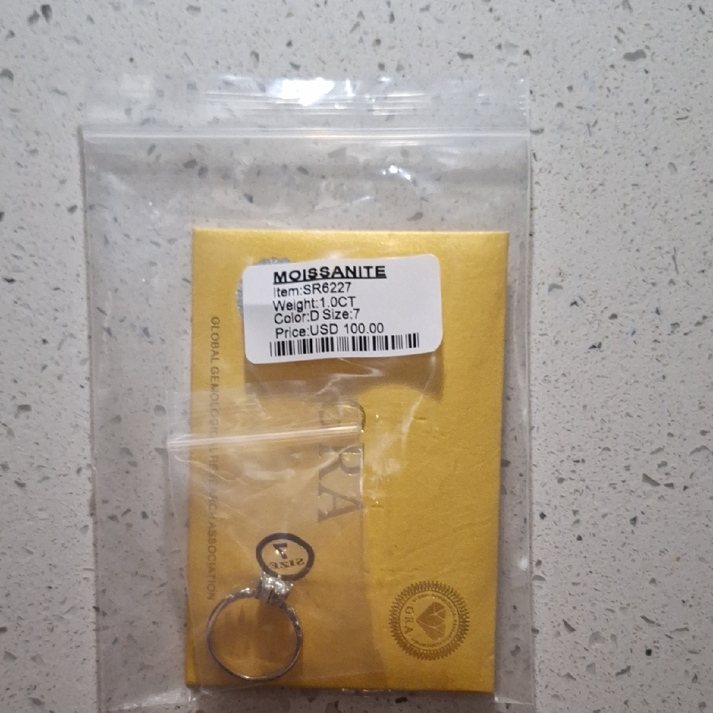 NWT 1.0CT MOISSANITE DIAMOND RING SIZE 7 - Picture 2 of 2